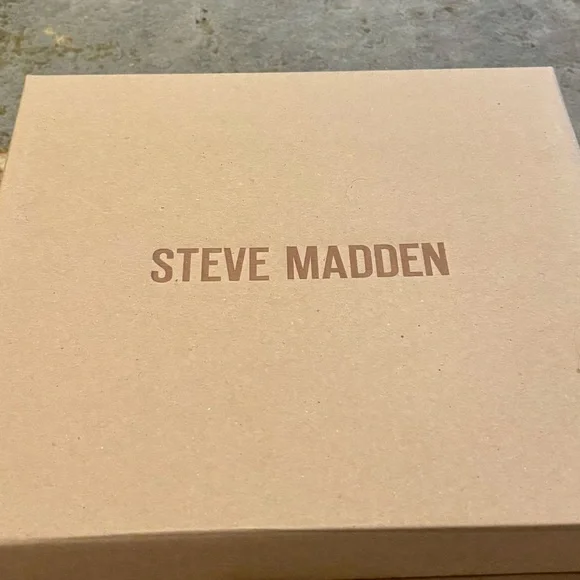 Steve Madden Ankle Boots with Gold Embellishments - Picture 4 of 5